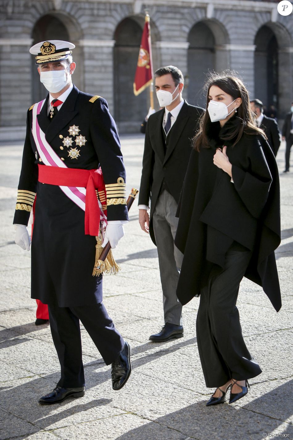 Pedro Sanchez, le roi Felipe VI et la reine Letizia d'Espagne - Le roi et la reine d'Espagne lors de la cérémonie des voeux au personnels militaires au palais royal à Madrid. Le 6 janvier 2021