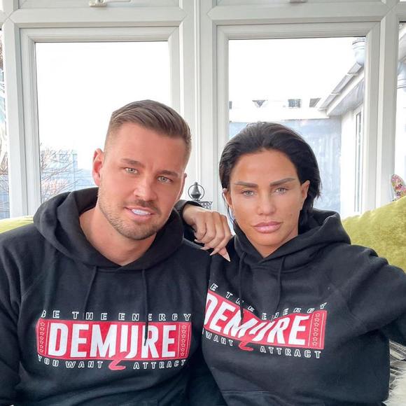 Katie Price et son petit ami Carl Woods en mars 2021.