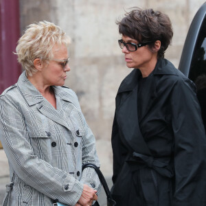 Muriel Robin et sa compagne Anne Le Nen - Hommage à Guy Bedos en l'église de Saint-Germain-des-Prés à Paris le 4 juin 2020.