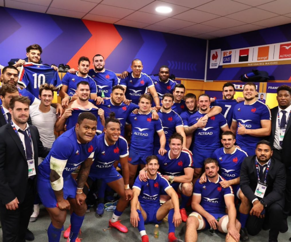Charles Ovillon et l'équipe de France de rugby au Stade de France. Le 25 octobre 2020.