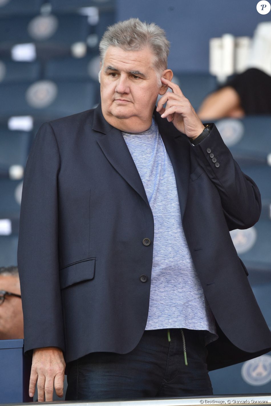 Pierre Ménès dans les tribunes lors du match de championnat de Ligue 1 Conforama opposant le Paris Saint-Germain au Racing Club de Strasbourg Alsace au Parc des princes à Paris, France, le 14 septembre 2019. © Giancarlo Gorassini/Bestimage