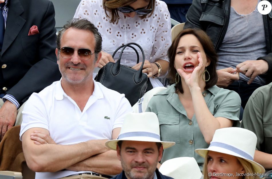 Jean Dujardin et sa femme Nathalie Péchalat dans les tribunes lors de la finale messieurs des internationaux de France de tennis de Roland Garros 2019 à Paris le 9 juin 2019. © Jacovides-Moreau/Bestimage