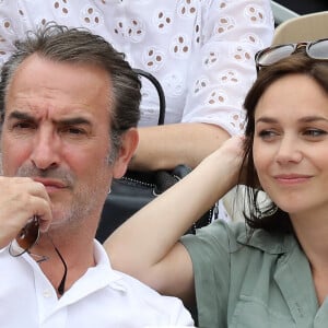 Jean Dujardin et sa femme Nathalie Péchalat dans les tribunes lors de la finale messieurs des internationaux de France de tennis de Roland Garros 2019 à Paris le 9 juin 2019. © Jacovides-Moreau/Bestimage