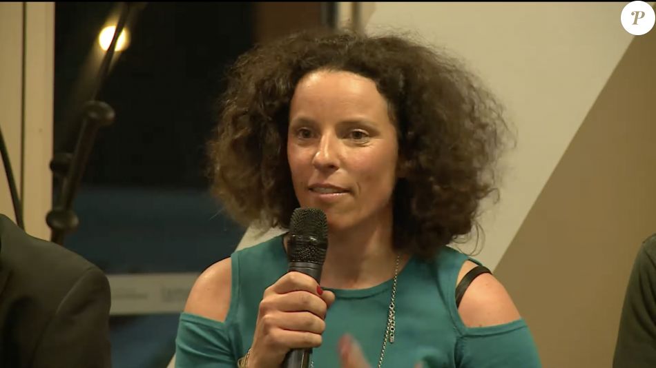Julie Pomagalski dans la vidéo Youtube " Failcon Grenoble - Chapitre 5 : Alain Thibault, Julie Pomagalski, Pierre Gignoux, Julien Loy"