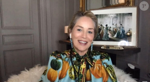 Sharon Stone révèle que Robert De Niro était un des acteurs qui embrasse le mieux sur les tournage de film à l'émission Watch What Happens Live à Los Angeles, le 23 septembre 2020