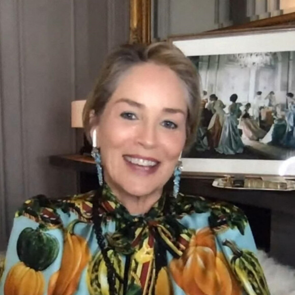 Sharon Stone révèle que Robert De Niro était un des acteurs qui embrasse le mieux sur les tournage de film à l'émission Watch What Happens Live à Los Angeles, le 23 septembre 2020