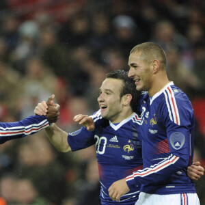 Karim Benzema, Mathieu Valbuena et Eric Abidal lors du match amican Angleterre - France à Wembley. Londres, le 17 novembre 2010.