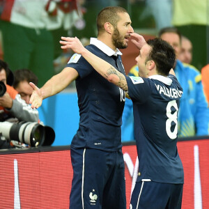 Karim Benzema et Mathieu Valbuena lors du match France - Honduras à la Coupe du monde 2014, au Brésil.