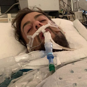Ryan Fischer, le dogsitter de Lady Gaga, à l'hôpital après son agression à main armée. Mars 2021.