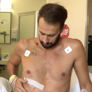 Ryan Fischer, le dogsitter de Lady Gaga, avait reçu quatre balles à la poitrine lors de l'enlèvement des bouledogues de la chanteuse. Mars 2021.