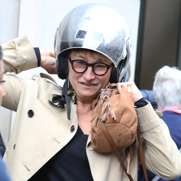 Exclusif - Christine Bravo à la sortie des studios de la radio RTL à Paris, le 28 mai 2015. 