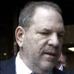 Harvey Weinstein, qui a plaidé non coupable, arrive au tribunal de Manhattan avec son avocat Benjamin Brafman.