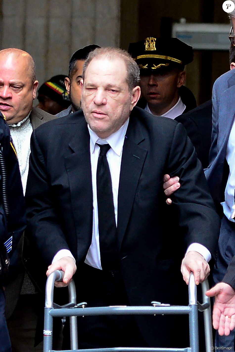 Harvey Weinstein à La Sortie Du Tribunal à New York Le Premier Jour De Son Procès Pour Agression