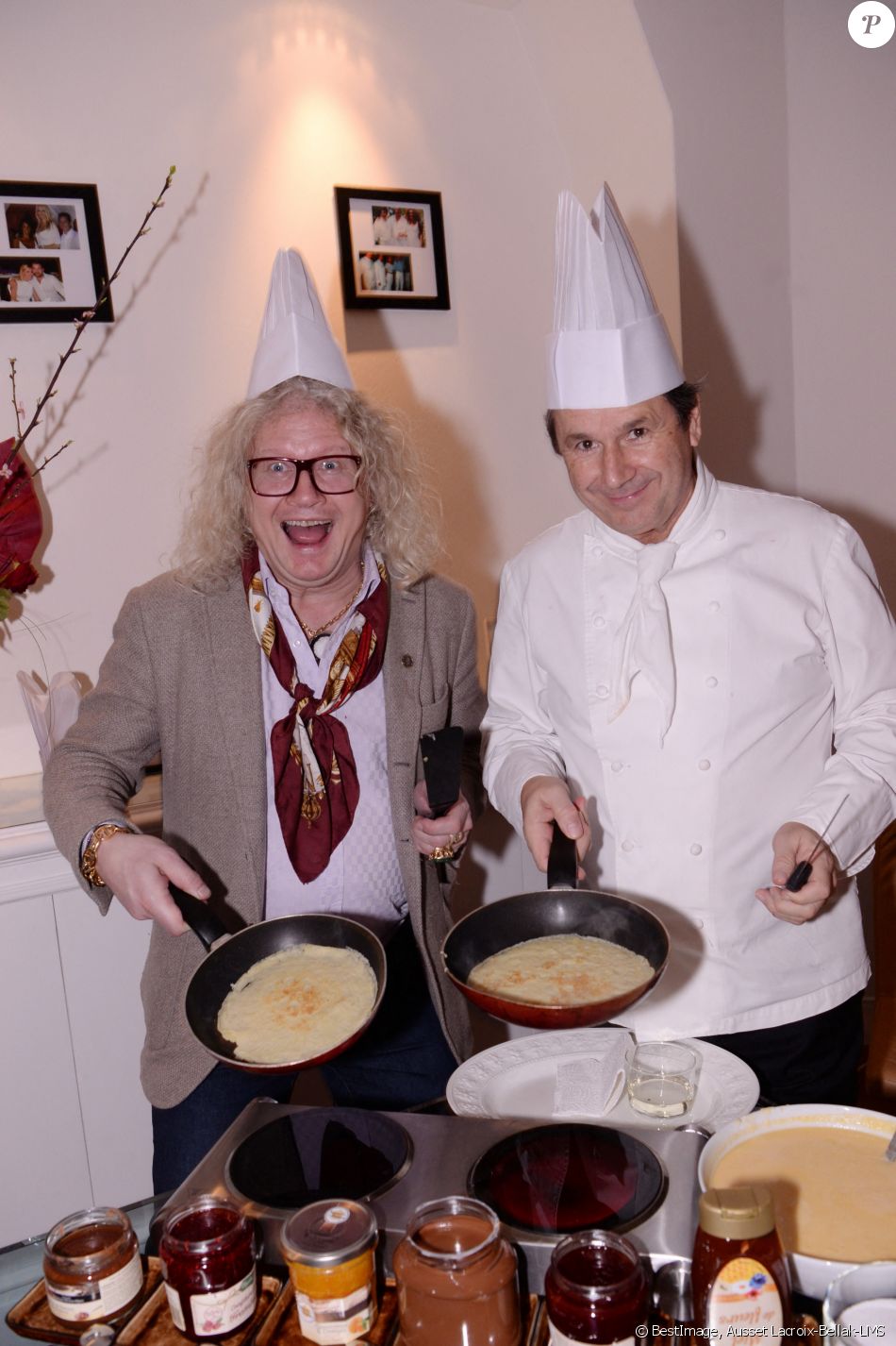 Exclusif - Pierre-Jean Chalençon et le chef Christophe Leroy lors d'une soirée Crêpes Party chez Christophe Leroy à Paris, France © Ausset Lacroix-Bellak-LMS/Bestimage