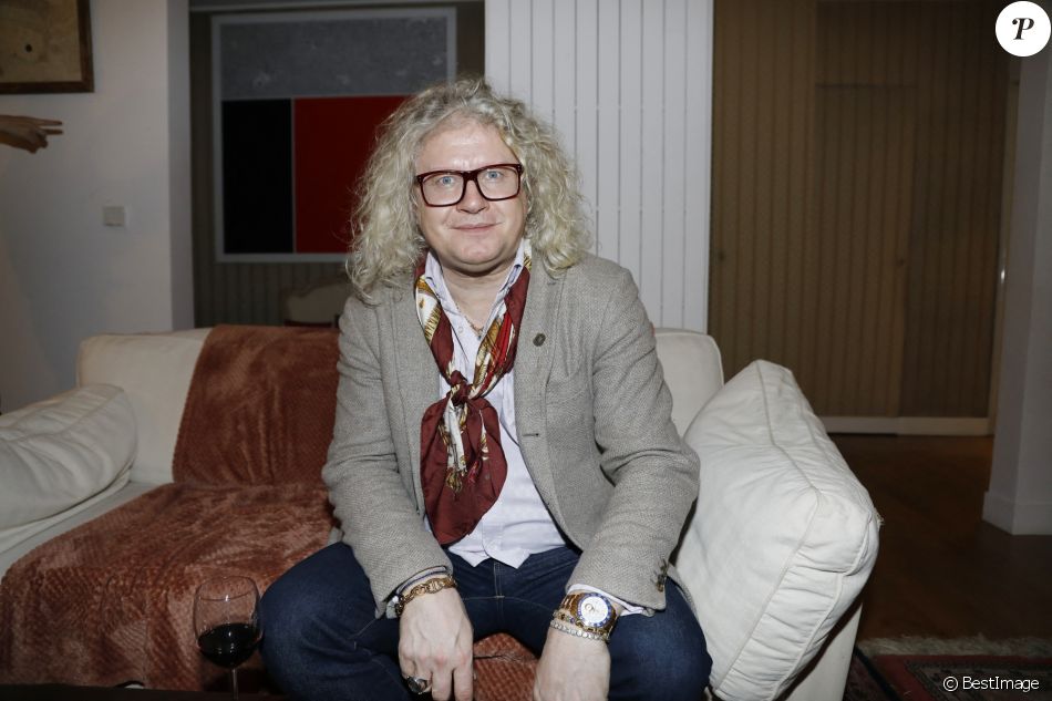 Exclusif - Pierre-Jean Chalençon lors de la soirée Crêpes Party chez Christophe Leroy à Paris, France, le 4 février 2020. Le chef C.Leroy a retrouvé le chemin des fourneaux et l'envie de cuisiner et de faire à manger. C'est dorénavant dans un appartement privé, situé non loin de l'avenue des Champs-Élysées; qu'il a posé ses valises et créer son Leroy Club ou il organise des soirées pour particuliers ou des sociétés, des dîners privés, des brunchs en comité réduit. Il se déplace aussi en chef privé chez ses clients fidèles pour leur organiser des diners selon leurs envies. C'est pour fêter l'inauguration de ce nouveau concept qu'il avait convié avec D.Audebert (Le patron de l'agence de celebrity marketing LET ME SEE SAS) plusieurs célébrités autour d'un crêpe party en mode sucré et salée qui a tenu ses promesses de fête et de gastronomie. © Ausset Lacroix-Bellak-LMS/Bestimage (No Web pour la Belgique et la Suisse) Exclusive - Pancakes Party at Christophe Leroy's in Paris, France, on February 4, 2020.