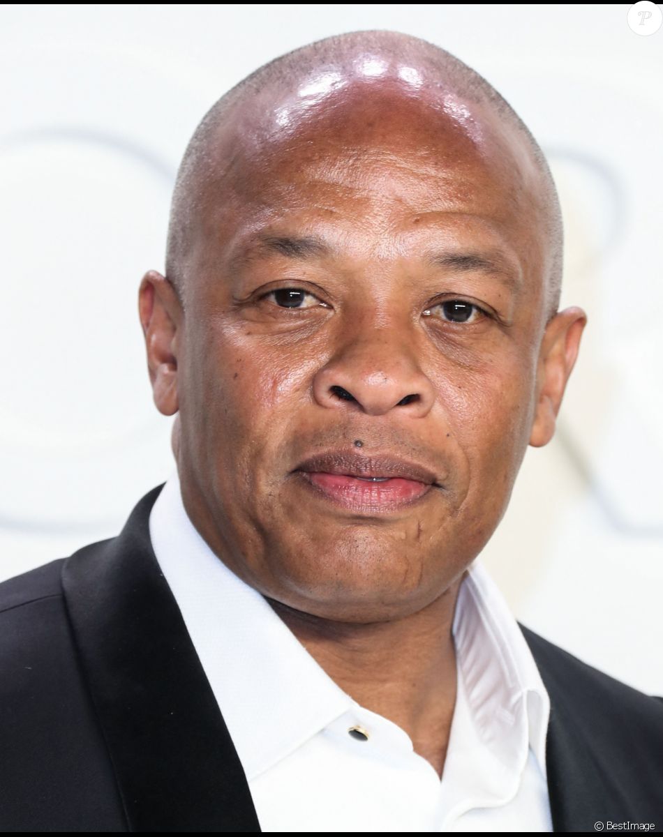 Le rappeur Dr. Dre pose avant d'assister au défilé Tom Ford: Autumn/Winter 2020 aux Milk Studios dans le quartier de Hollywood à Los Angeles, le 7 février 2020