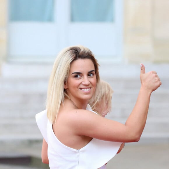 Erika Choperena (femme d'A. Griezmann) avec sa fille Mia à Paris, le 16 juillet 2018. © Stéphane Lemouton/Bestimage