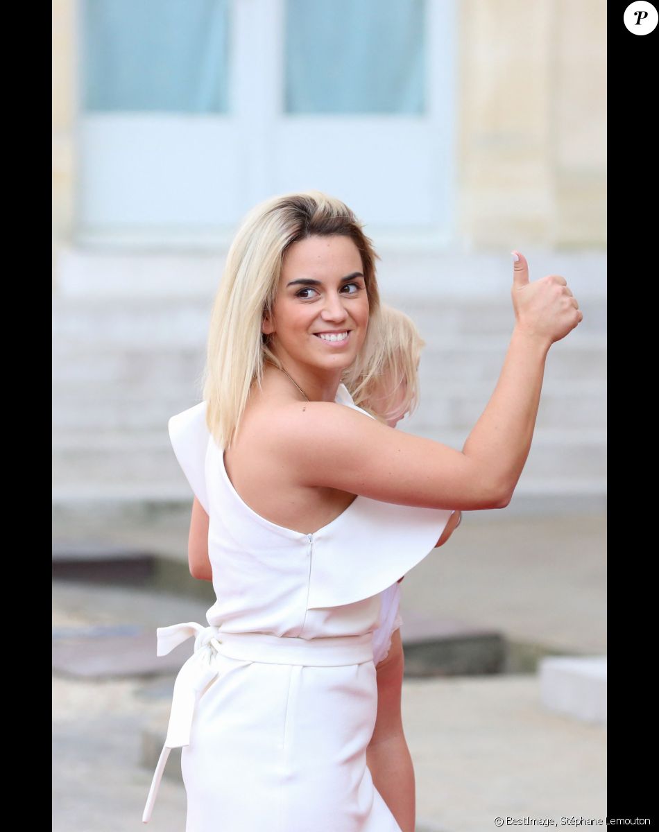 Erika Choperena (femme d'A. Griezmann) avec sa fille Mia à Paris, le 16 juillet 2018. © Stéphane Lemouton/Bestimage