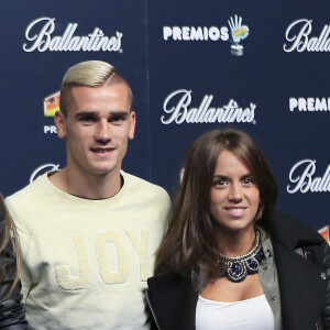 Antoine Griezmann et sa compagne Erika Choperena - Photocall de la soirée 40 Principales Music Awards à Madrid le 12 décembre 2014.