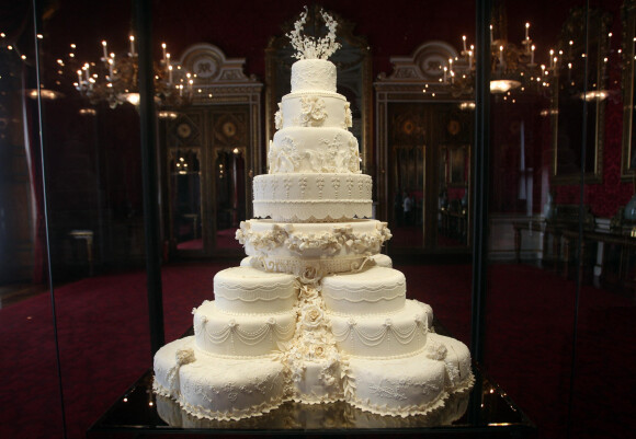 Réplique du gâteau de mariage (créé par la pâtissière Fiona Cairns) du prince William et Kate Middleton au palais de Buckingham, à Londres, le 22 juin 2011.