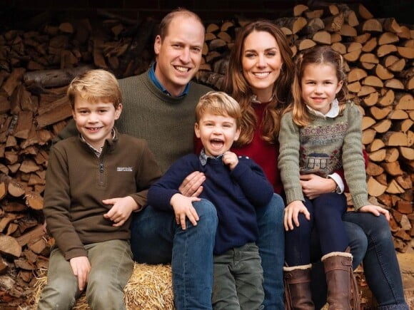 Le prince William, Kate Middleton et leurs trois enfants, George, Charlotte et Louis. Sur Instagram en décembre 2020.