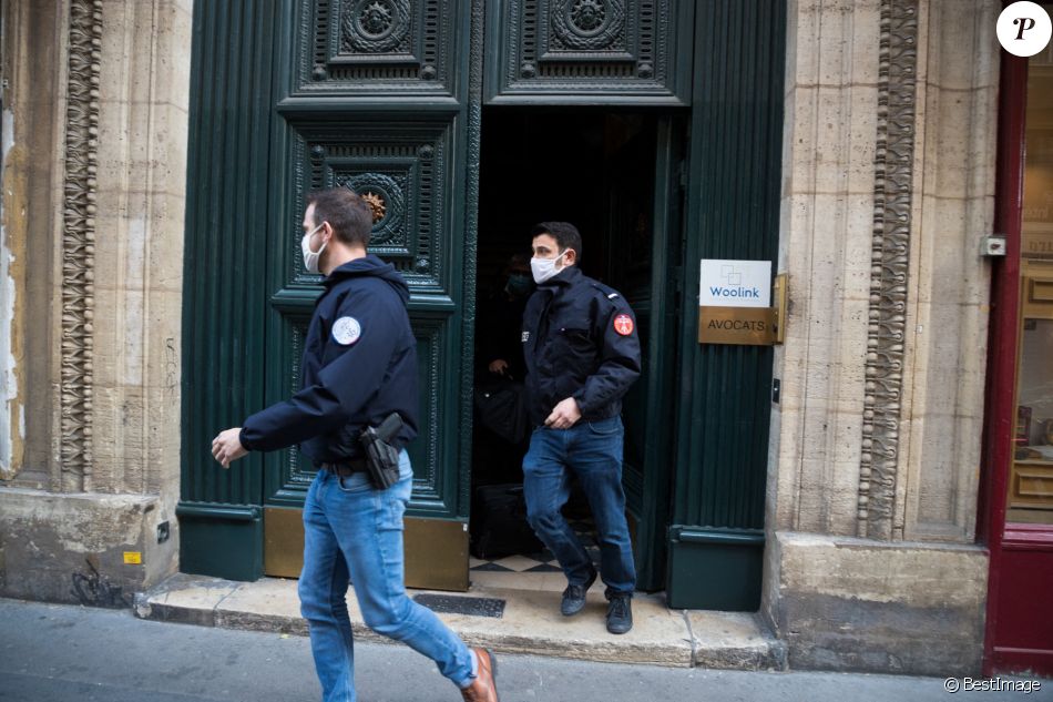 Exclusif - Perquisition au domicile de Pierre-Jean Chalençon par les équipes de la Brigade de répression de la délinquance contre la personne (BRDP) au Palais Vivienne à Paris, France, le 8 avril 2021.