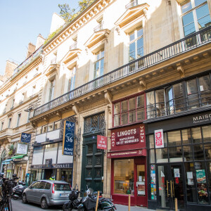 Exclusif - Perquisition au domicile de Pierre-Jean Chalençon par les équipes de la Brigade de répression de la délinquance contre la personne (BRDP) au Palais Vivienne à Paris, France, le 8 avril 2021.