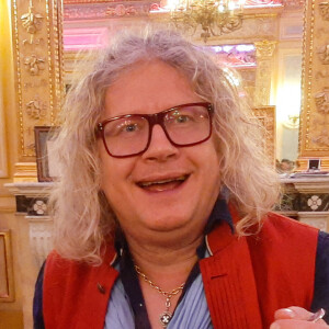 Exclusif - Pierre-Jean Chalençon, confiné au Palais Vivienne, s'est fait un couscous pour le dîner le 3 mai 2020. © Philippe Baldini / Bestimage