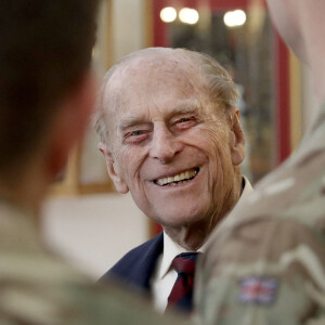 Le prince Philip duc d'Edimbourg, rend visite au soldats du premier bataillon des grenadiers à Aldershot le 30 mars 2017. 