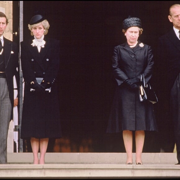 Le prince Charles, la princesse Diana, Elizabeth II et le prince Philip.