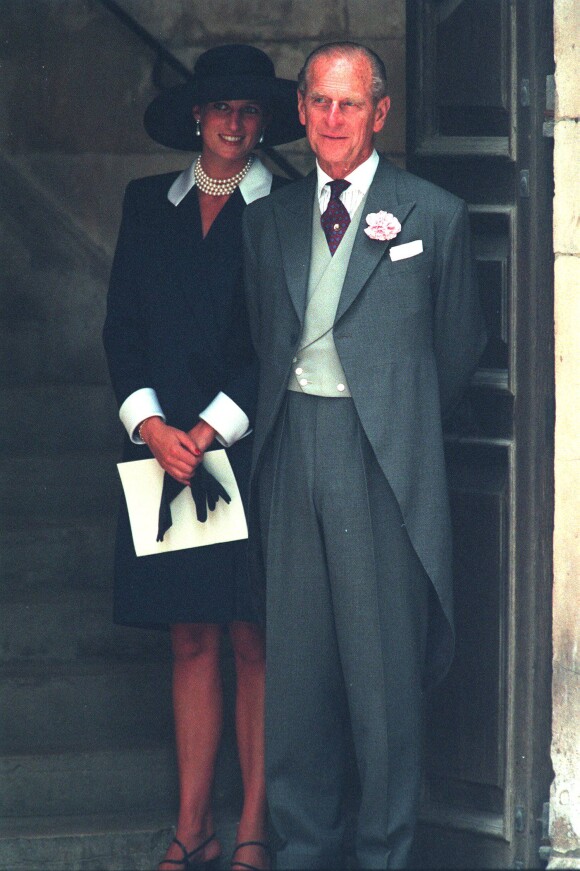 Diana et le prince Philip au mariage de Lady Armstrong-Jones et Daniel Chatto en 1994. 