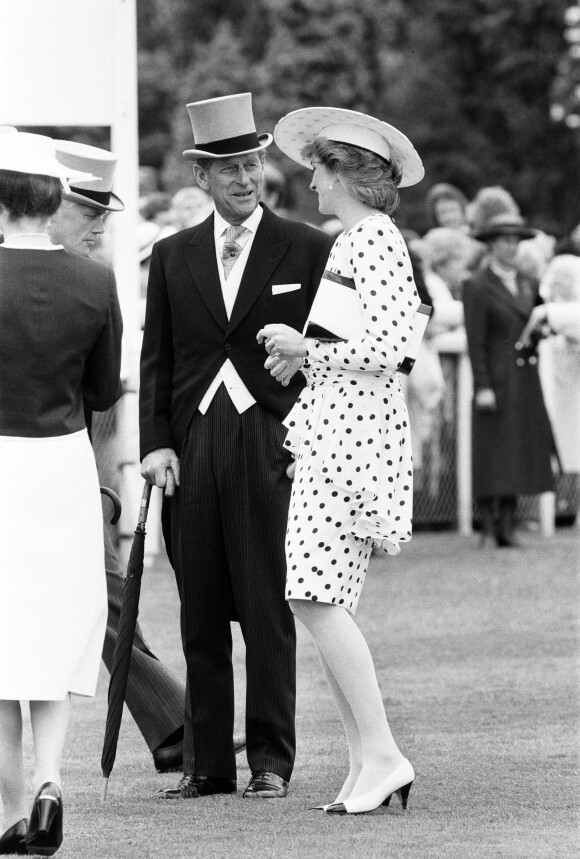 Le prince Philip, duc d'Edimbourg, et la princesse Diana au Derby Epsom. Le 4 juin 1986