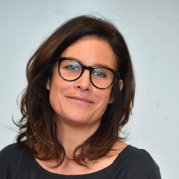 Astrid Veillon participe à la campagne "Lecture pour tous" au collège Ségurane à Nice le 6 février 2017. © Bruno Bebert / Bestimage