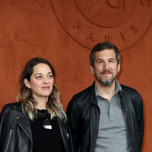 Guillaume Canet et sa compagne Marion Cotillard - People au village pour la finale hommes lors des internationaux de France de tennis de Roland Garros 2019 à Paris le 9 juin 2019. © Jacovides - Moreau / Bestimage