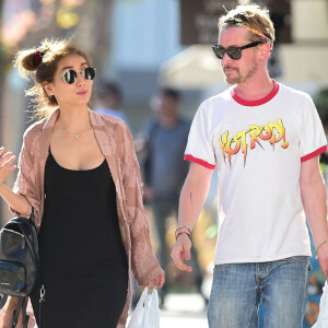 Exclusif - Macaulay Culkin et sa compagne Brenda Song sont allés faire du shopping dans les rues de Studio City.