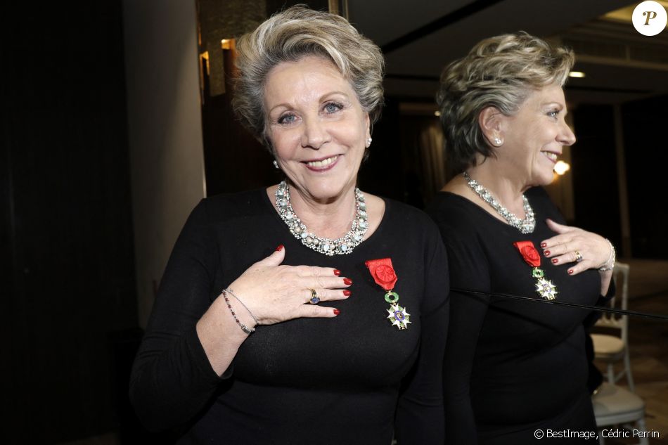 Françoise Laborde - Françoise Laborde, co-fondatrice et présidente de l'association Pour les Femmes dans les Medias (PFDM) reçoit les insignes d'Officier dans l'ordre National de la Légion d'Honneur. © Cédric Perrin/Bestimage