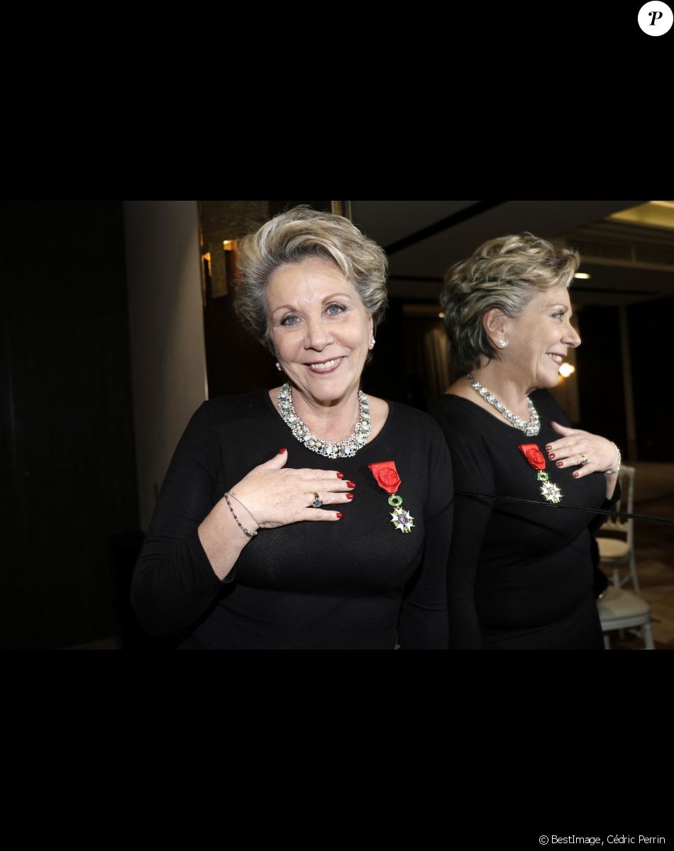 Françoise Laborde - Françoise Laborde, co-fondatrice et présidente de l'association Pour les Femmes dans les Medias (PFDM) reçoit les insignes d'Officier dans l'ordre National de la Légion d'Honneur. © Cédric Perrin/Bestimage