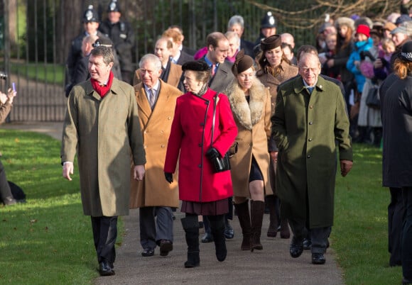 Le prince Charles, prince de Galles, la princesse Anne, Autumn Phillips, Peter Phillips, le prince Philip, duc d'Edimbourg, Tim Laurence, le prince William, le duc de Cambridge, Catherine Kate Middleton, la duchesse de Cambridge enceinte et le prince Harry - La reine, accompagnée des membres de la famille royale anglaise, assiste à la messe de Noël à Sandringham, le 25 décembre 2014.