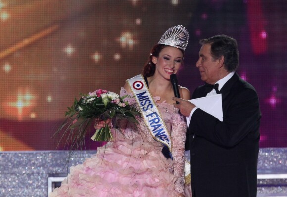 Jean-Pierre Foucault - Delphine Wespiser devient la nouvelle Miss France. Brest. Le 3 décembre 2011.