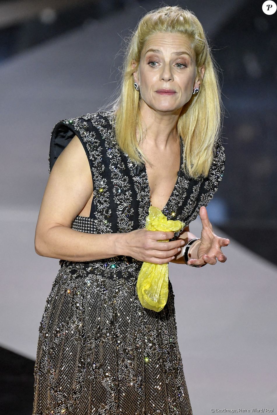 Marina Foïs, maîtresse de cérémonie sur scène lors de la 46ème cérémonie des César à l'Olympia à Paris le 12 mars 202. © Pierre Villard/ Pool / Bestimage