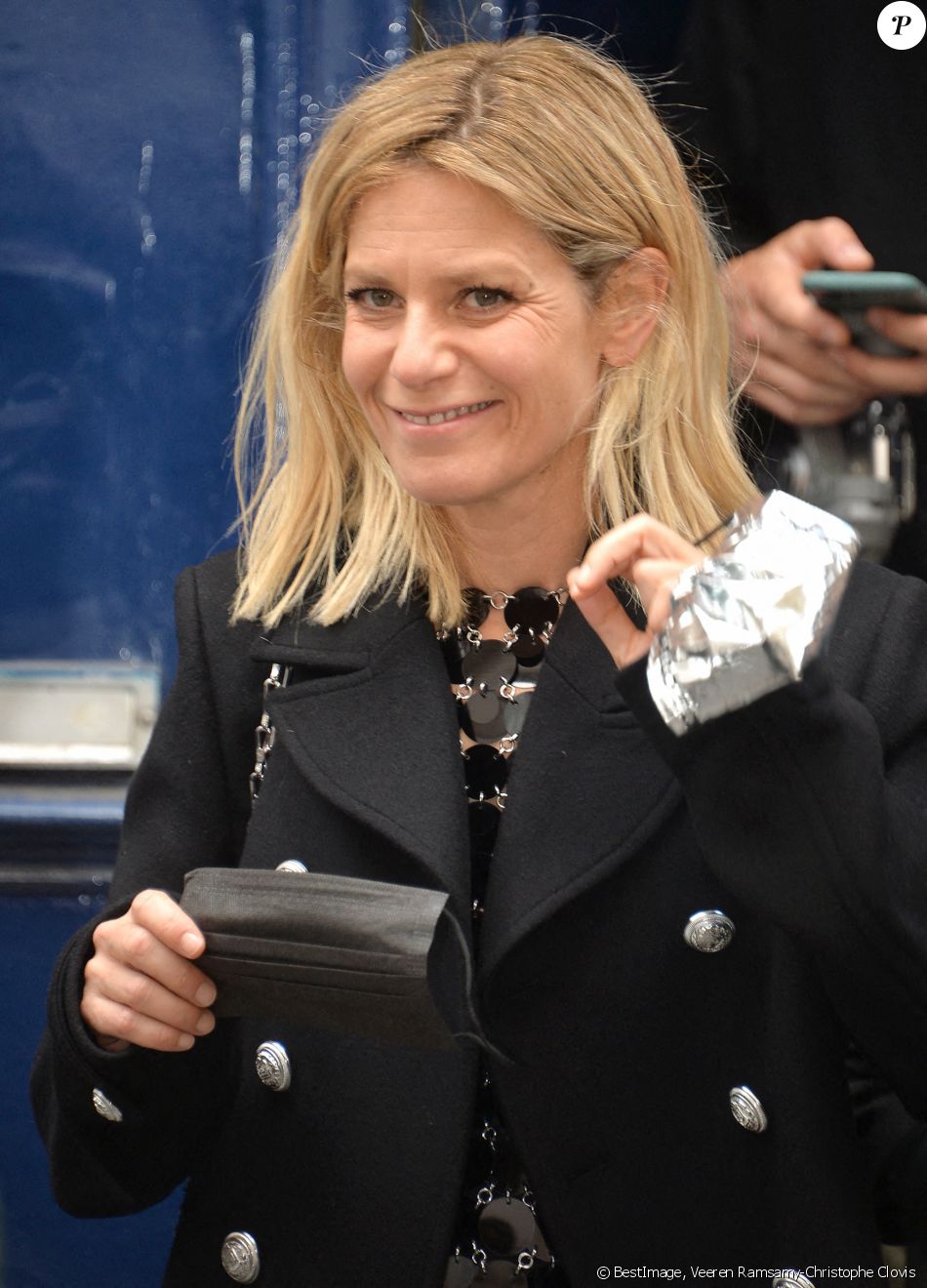 Marina Foïs - Arrivée des people au défilé Paco Rabanne collection Printemps-Eté 2021 lors de la fashion week de Paris, le 4 octobre 2020. Veeren Ramsamy-Christophe Clovis/Bestimage