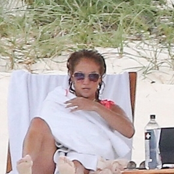 Exclusif - Jennifer Lopez et Alex Rodriguez passent de jolies vacances sous le soleil des Îles Turks et Caïques au Bahamas, le 19 septembre 2020.