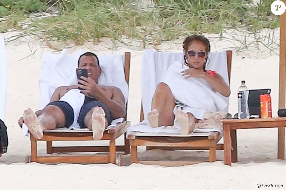 Exclusif - Jennifer Lopez et Alex Rodriguez passent de jolies vacances sous le soleil des Îles Turks et Caïques au Bahamas, le 19 septembre 2020.