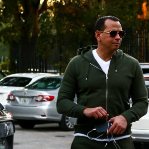 Jennifer Lopez et Alex Rodriguez à la sortie de leur salle de sport à Miami, le 23 février 2020.