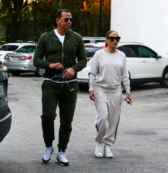 Jennifer Lopez et Alex Rodriguez à la sortie de leur salle de sport à Miami, le 23 février 2020.