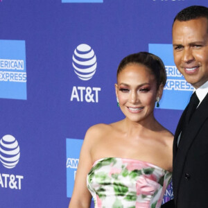 Jennifer Lopez et Alex Rodriguez au photocall d'ouverture de la 31ème édition du "Palm Springs Film Festival Film Awards" au Palm Springs Convention Center à Los Angeles, le 2 janvier 2020. 