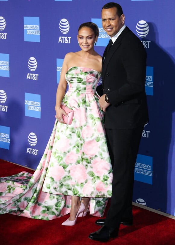 Jennifer Lopez et Alex Rodriguez au photocall d'ouverture de la 31ème édition du "Palm Springs Film Festival Film Awards" au Palm Springs Convention Center à Los Angeles, le 2 janvier 2020. 