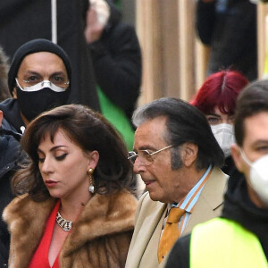 Al Pacino et Lady Gaga, dans les peaux d'Aldo Gucci et Patrizia Reggiani, sur le tournage d'une scène du film "House of Gucci". Rome, le 22 mars 2021.