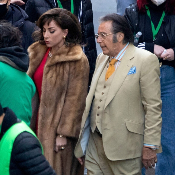 Al Pacino et Lady Gaga, dans les peaux d'Aldo Gucci et Patrizia Reggiani, sur le tournage d'une scène du film "House of Gucci". Rome, le 22 mars 2021.