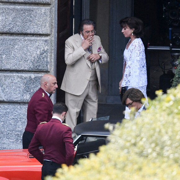 Al Pacino et Lady Gaga, dans les peaux d'Aldo Gucci et Patrizia Reggiani, tournent une scène du film "House of Gucci" à la villa Balbiano, au Lac de Côme. Le 18 mars 2021.